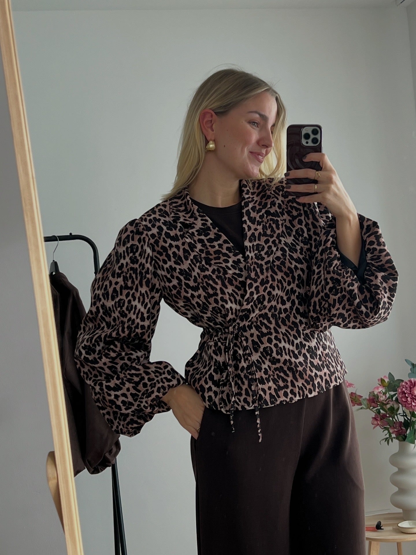 Bovie Blazer mit Yil Set kombiniert. Model Bild.