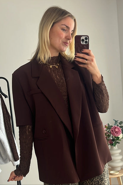 Demi Spitzentop, Schokobraun, kombiniert mit Blazer Iza