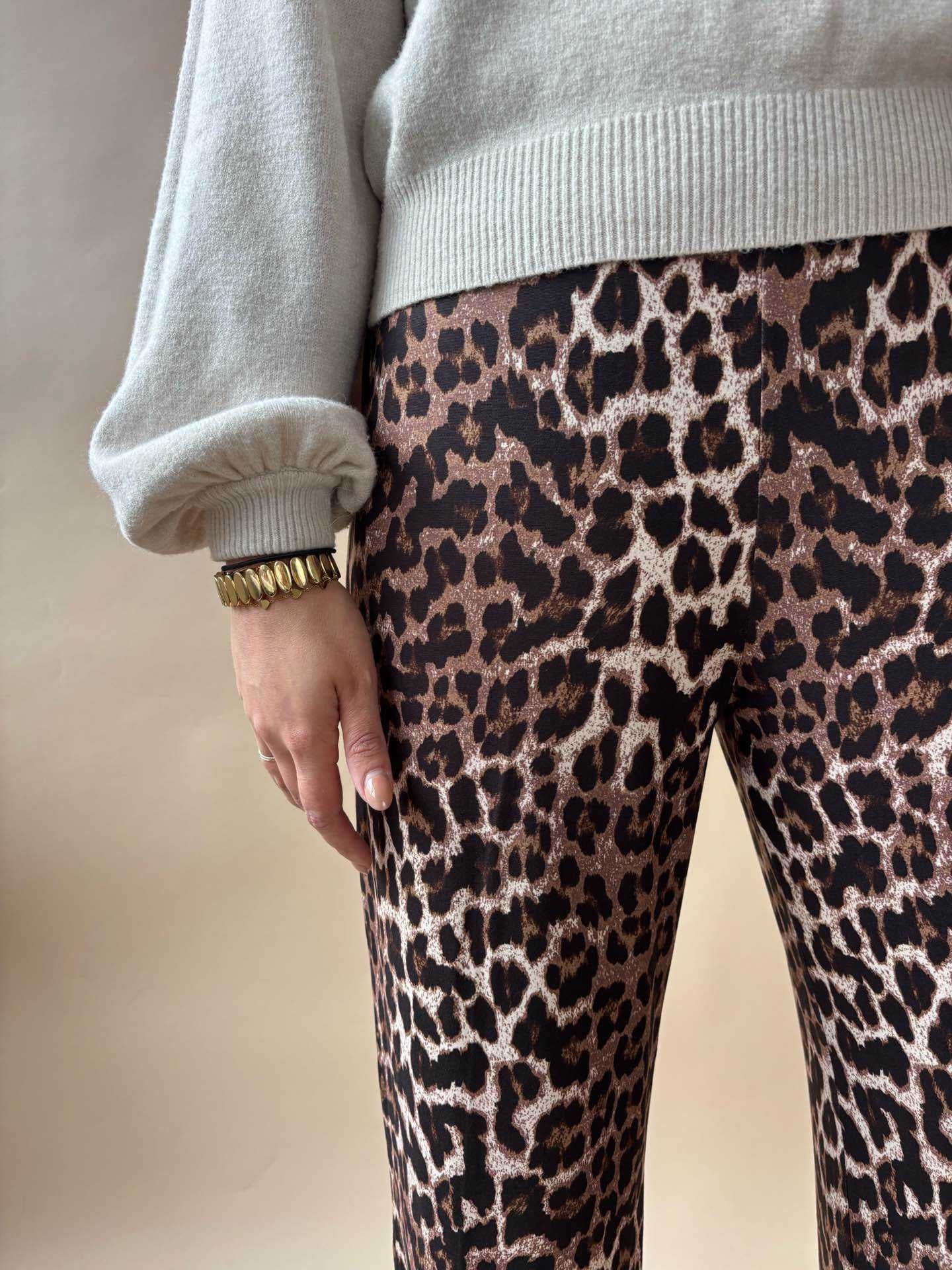 Dutch Atelier Leo Hose Pip, Close-up von Leo Print