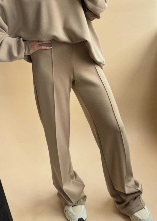 Dutch Atelier Noa Hose Produktbild auf Model