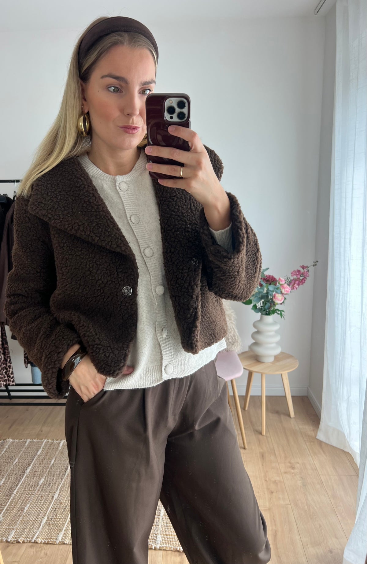 Teddy Jacke in warmem Schokobraun Spiegelselfie 