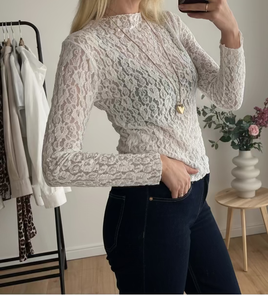 Demi Spitzentop mit langen Ärmeln in Weiß - Dutch Atelier