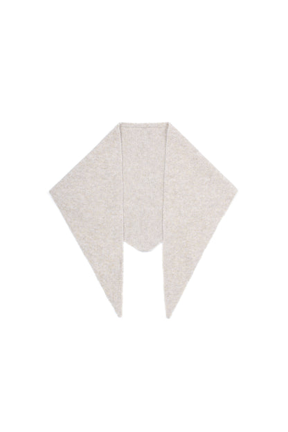 Beiges Dreieckstuch Lies von Dutch Atelier auf weißem Hintergrund – Gesamtansicht