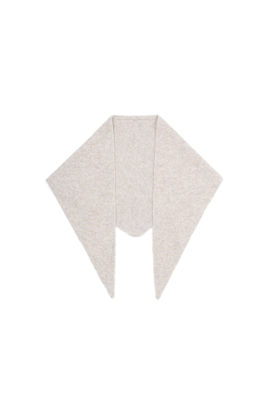 Beiges Dreieckstuch Lies von Dutch Atelier auf weißem Hintergrund – Gesamtansicht